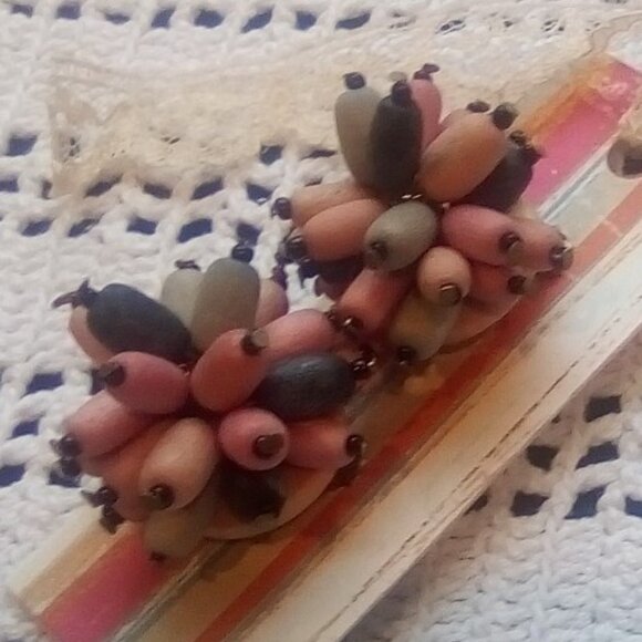 Mid Century Clip-On Earrings - Clusters of Wood Beads in Pink, Green, Grey - Picture 4 of 5